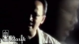 Video thumbnail of "Ebiet G. Ade - Seberkas Cinta Yang Sirna (Official Karaoke Video)"