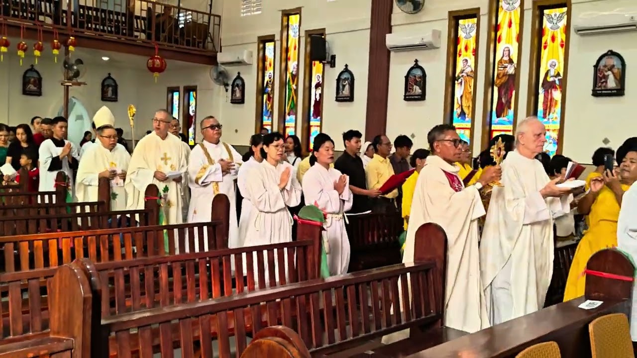 peresmian gereja yang baru selesai di renovasi paroki St fidelis a sigmarinda Payakumbuh 