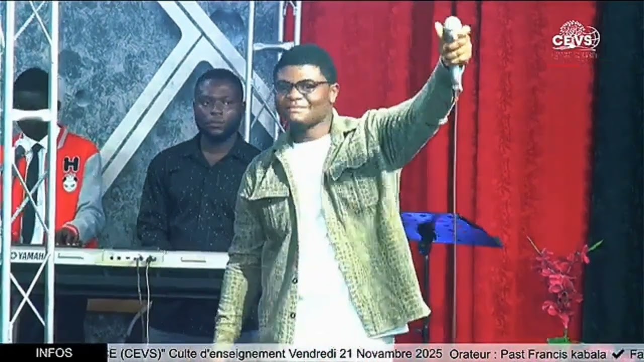 Louange tango naye de Moïse mbiye avec David eight 