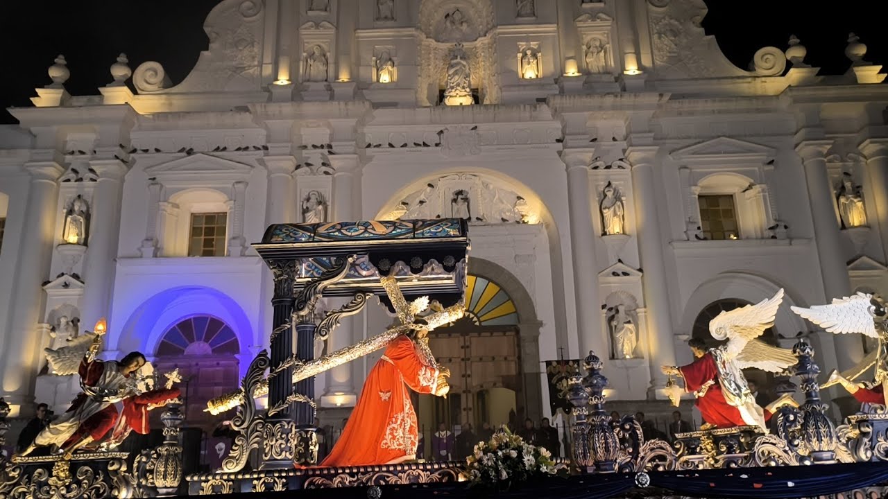 Procesión XXV Aniversario deConsagración de Jesús Nazareno de la Dulce Mirada a su Paso por Catedral