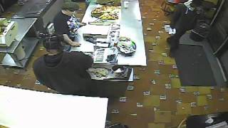 Dramatic pizzeria robbery in Chicago caught on video (No Sound)
