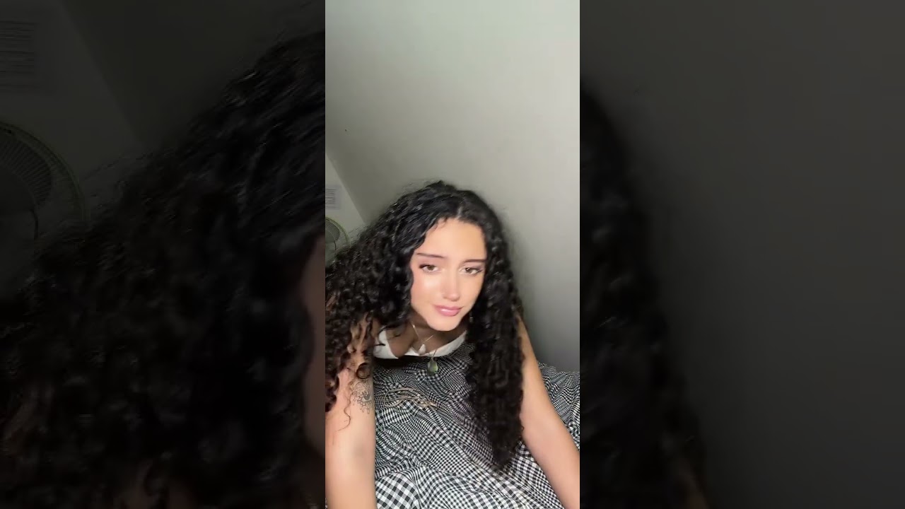 Cute mix girl chatting with pink shorts displaying my soles and feet in the pose TIK TOK LIVE