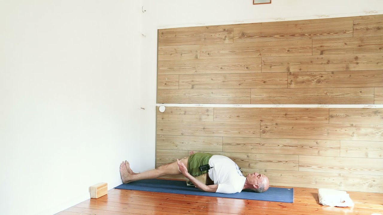 Tip 4: Setu Bandha Sarvāṅgāsana with block for sacrum