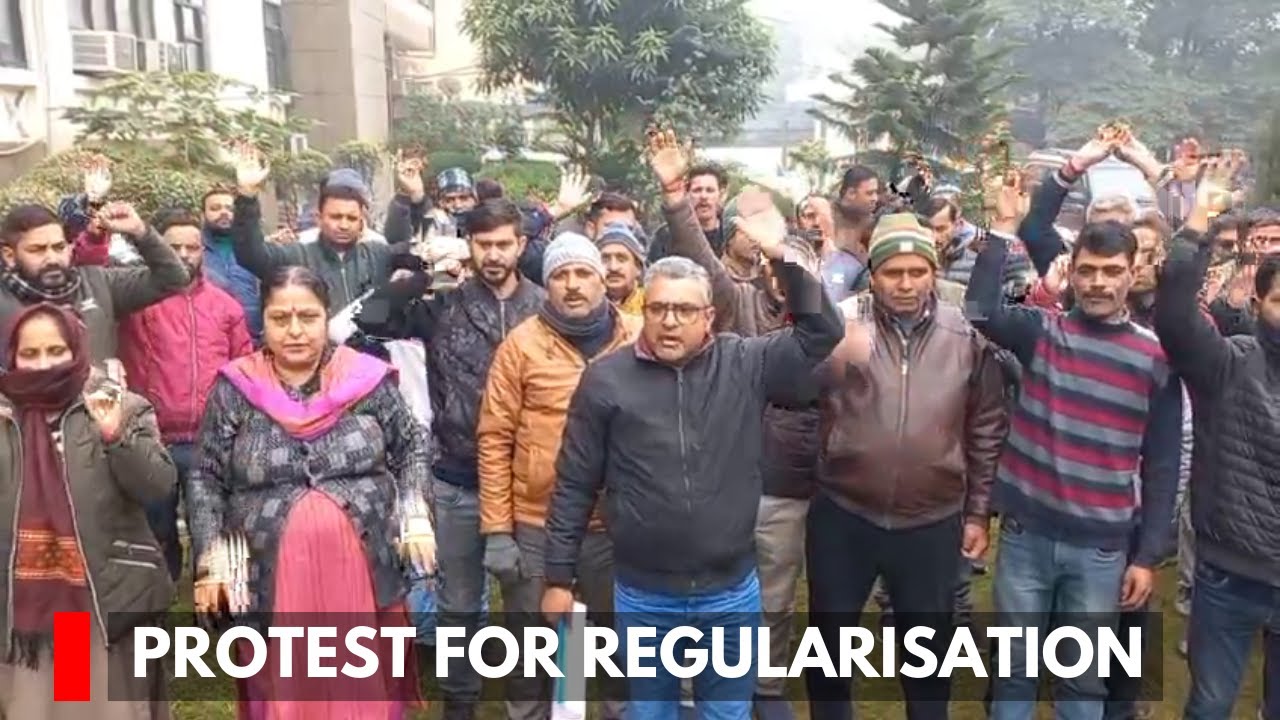 PWD Daily Wagers Protest For Regularisation - YouTube