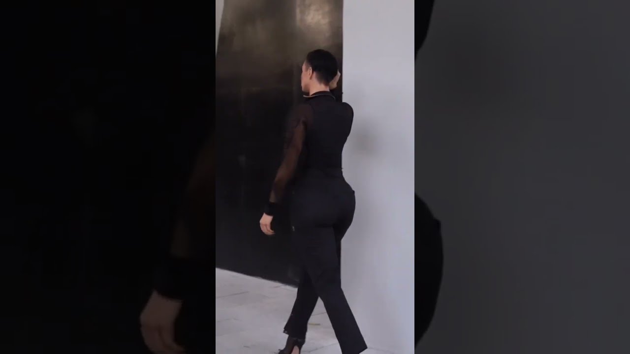 Умопомрачительный зад Захра Элизы 