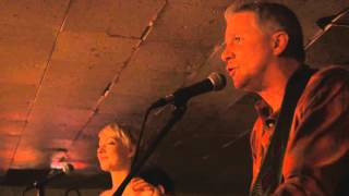 Fingerpistol performs Is Anybody Going to San Antone