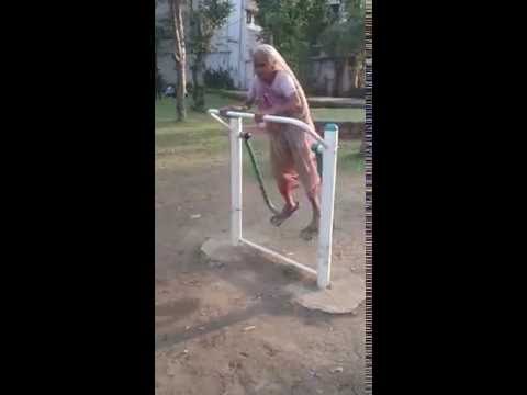 funny-indian-viral:-old-lady-swinging