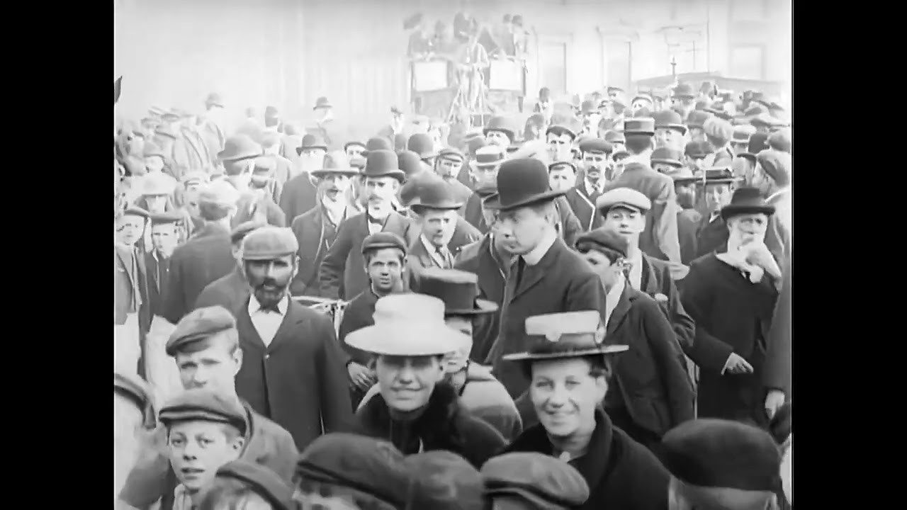 1900 - Scenes at Monument Bridge in Hull - Sagar Mitchell & James Kenyon