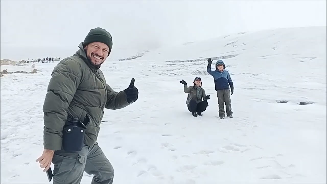 Camino completo a la laguna verde del volcán Cayambe