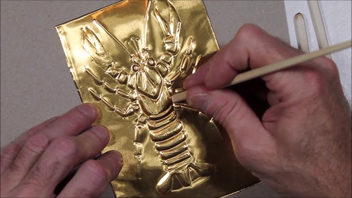 Technique du métal repoussé par l'artiste Cathy Jolicoeur 