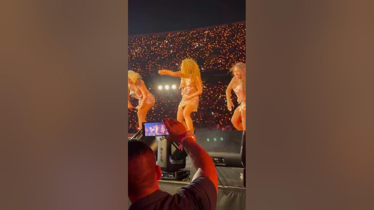 Shakira - Loca San Diego - YouTube