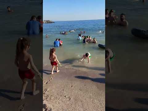 شاطئ رملي في اسطنبول بحر فلوريا للسباحة 