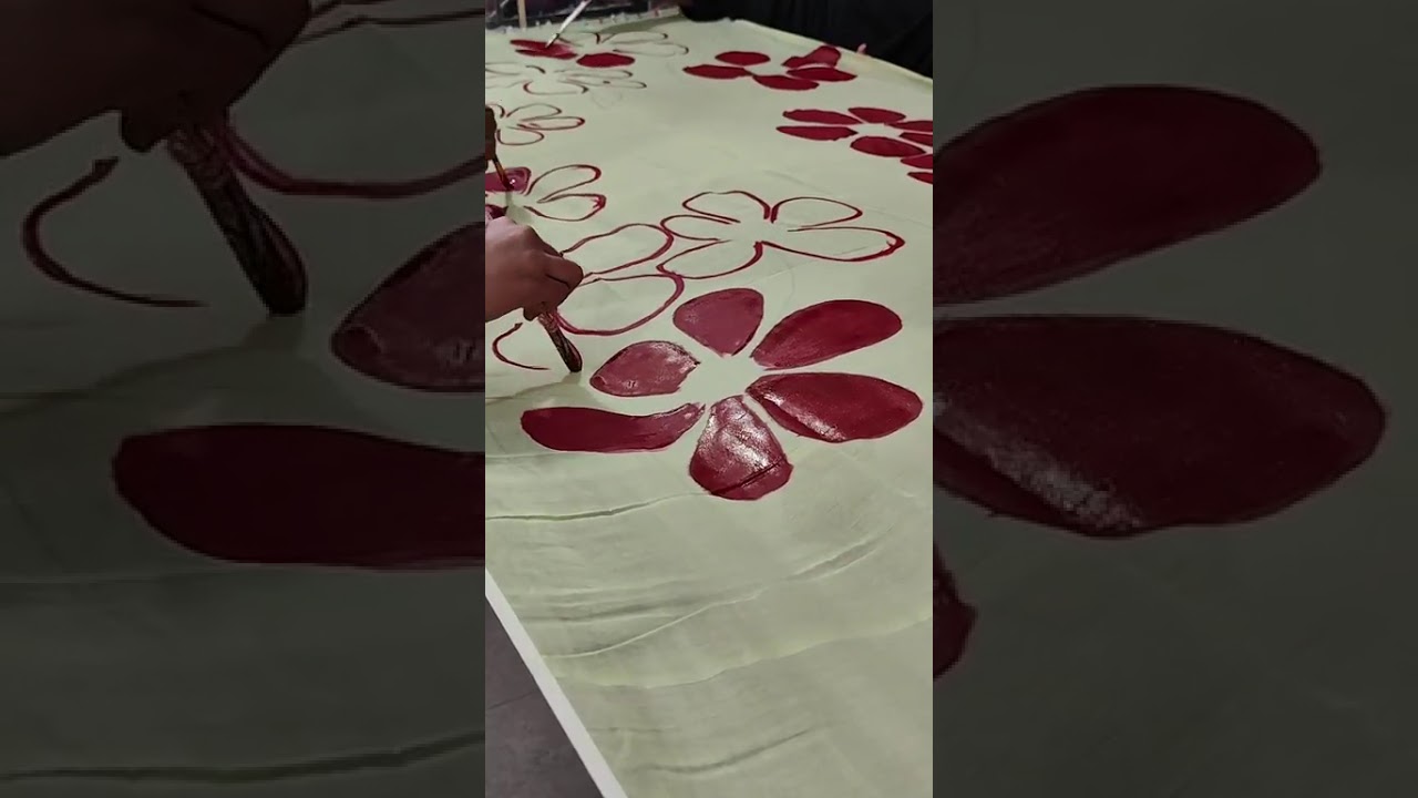  মসলিন শাড়িতে কি সুন্দর হ্যান্ড পেইন্ট ডিজাইন করছেন স্টুডেন্টরা দেখুন মাশাল্লাহ। লাইভ ক্লাস