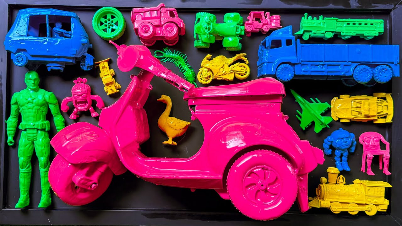 Membersihkan mobil mobilan, truk pasir, kereta uap, bajaj, vespa balap, buldozzer & anomali