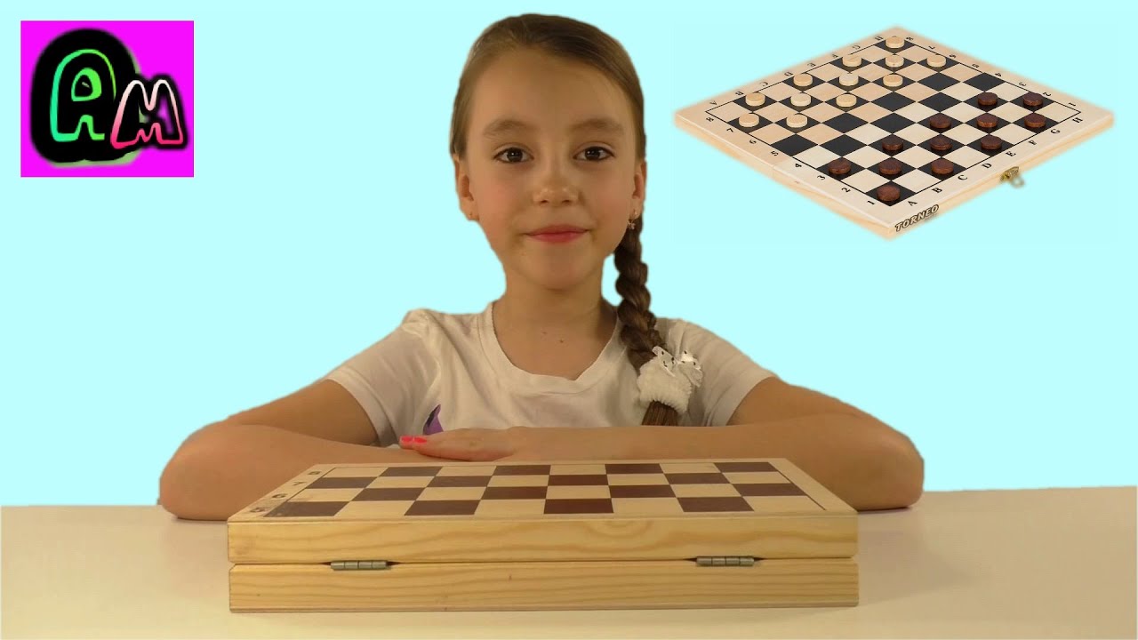Алиса умеет играть в шашки