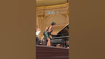 Finally got to see her iconic bow in person! #yujawang #rachmaninoff #piano #dress #concert