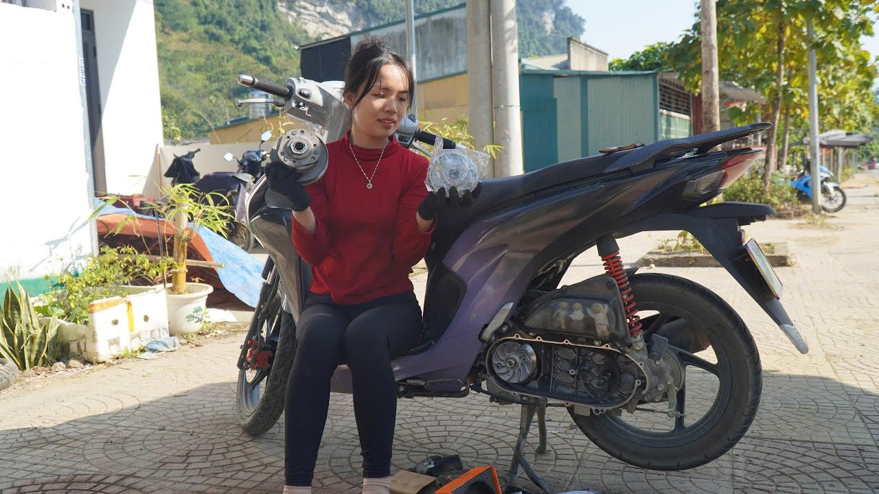 Awesome, the girl changed the clutch and upgraded the scooter for her customer