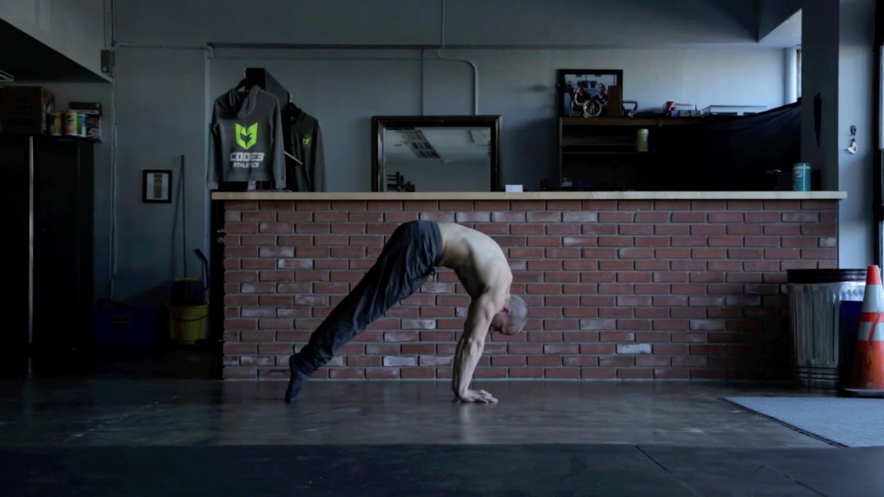 Advanced Calisthenics: Zombie Press