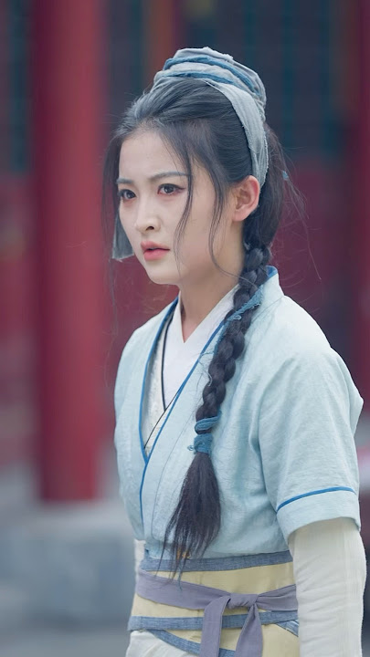 The girl's golden hairpin