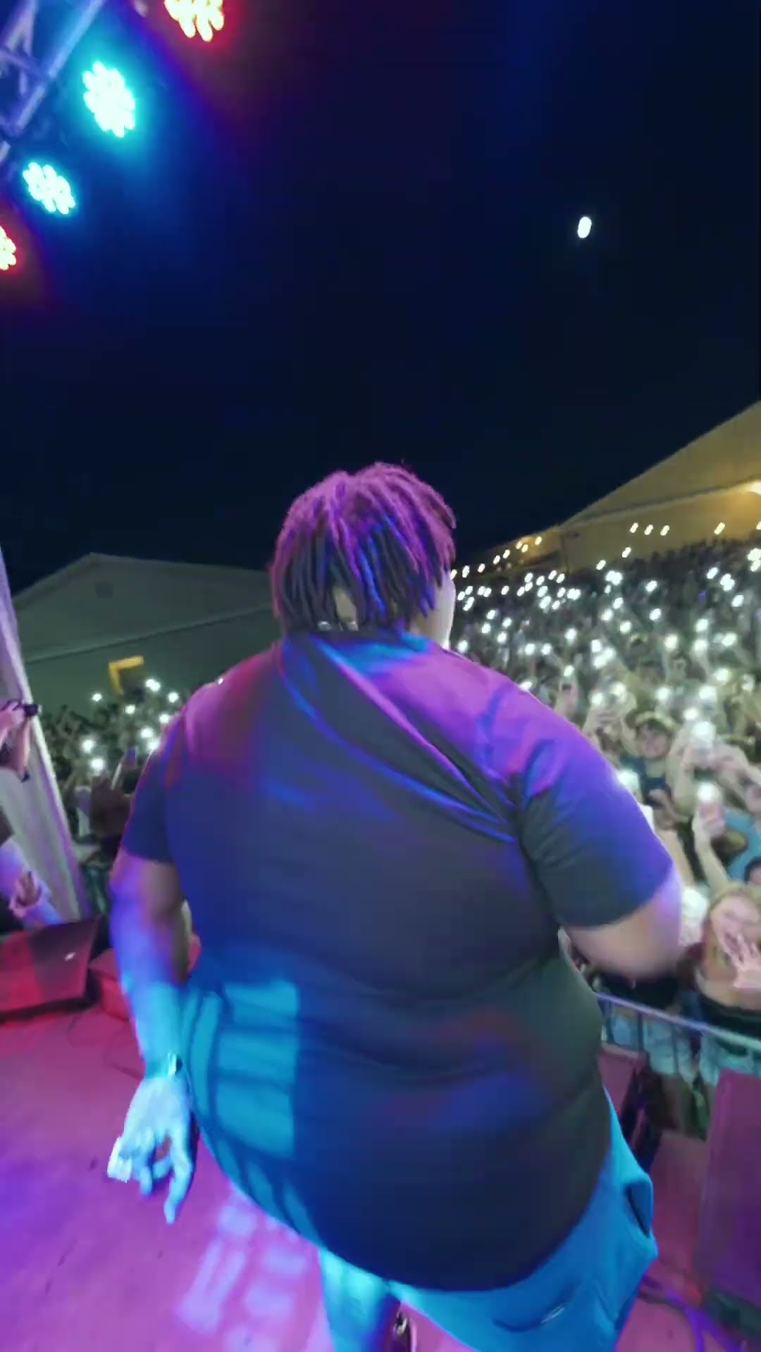 WHO WANTS TO SEE ME LIVE?? ?