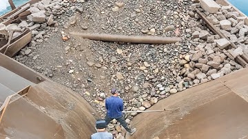 Barge unloading 2800 tons of cobblestones - Relaxing video - Vlog of work on the barge