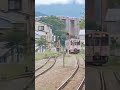 秘境の駅に鳴り響く踏切音と静かな駅に列車到着