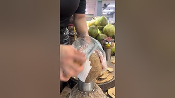 Cô gái có kỹ năng gọt dừa điêu luyện #shorts