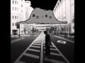 居間いる象 とっても黄色い砂漠