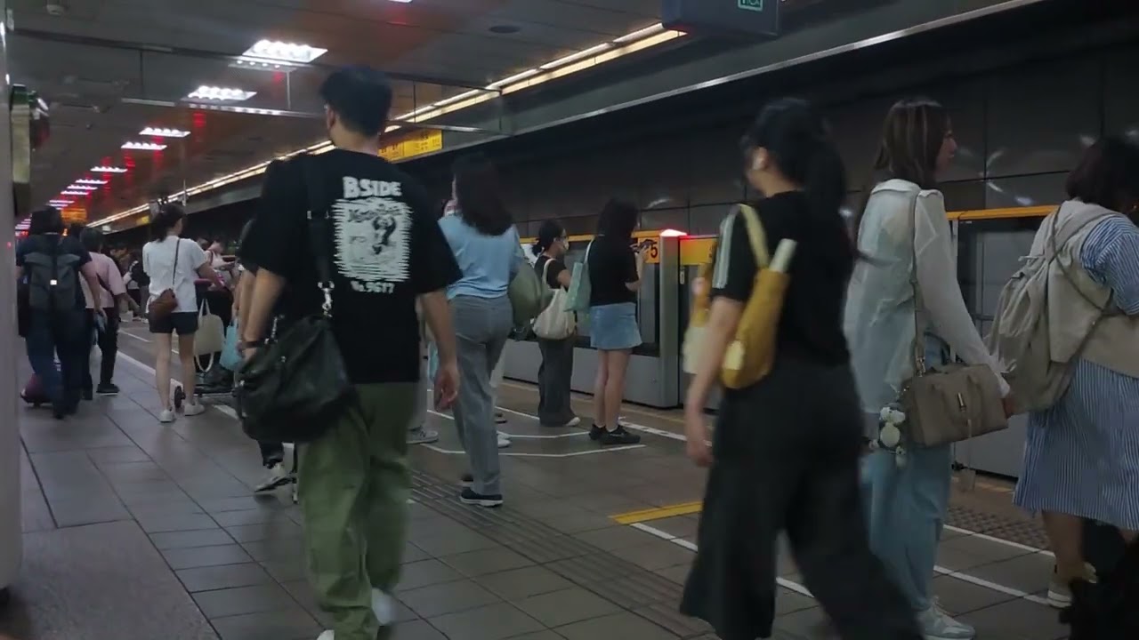 台北捷運 中和新蘆線 景安站 上班尖峰時刻人潮(往蘆洲、迴龍方向) [O02 LH]