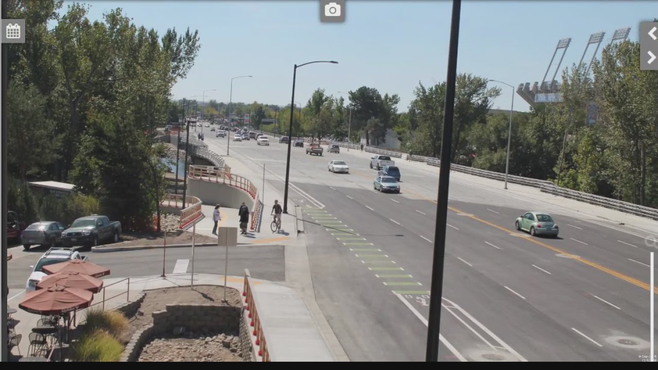 Broadway Bridge opens