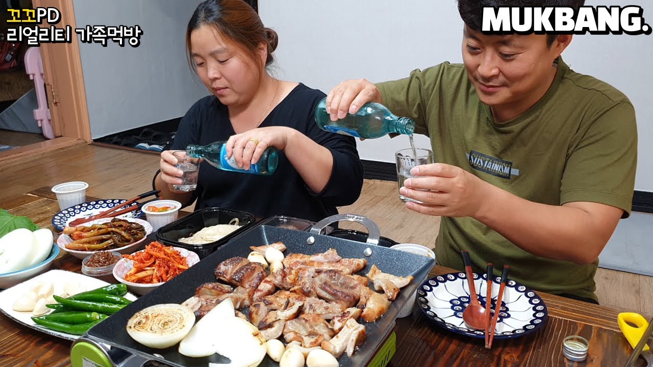 리얼가족먹방:)쫄깃한 소막창&삼겹살에 소주한잔 했어요😋ㅣBeef entrails & pork belly with SojuㅣREAL SOUNDㅣMUKBANGㅣEATING SHOW
