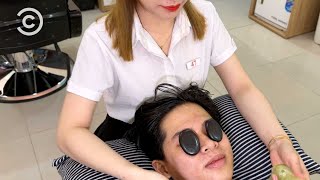 베트남 다낭 제일 이발관에서 제일 잘할것 같은 ( ? ) 여자 마사지사  Vietnam Barber BEST Girl Massage 4k