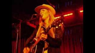 Watch Holly Williams Mama video