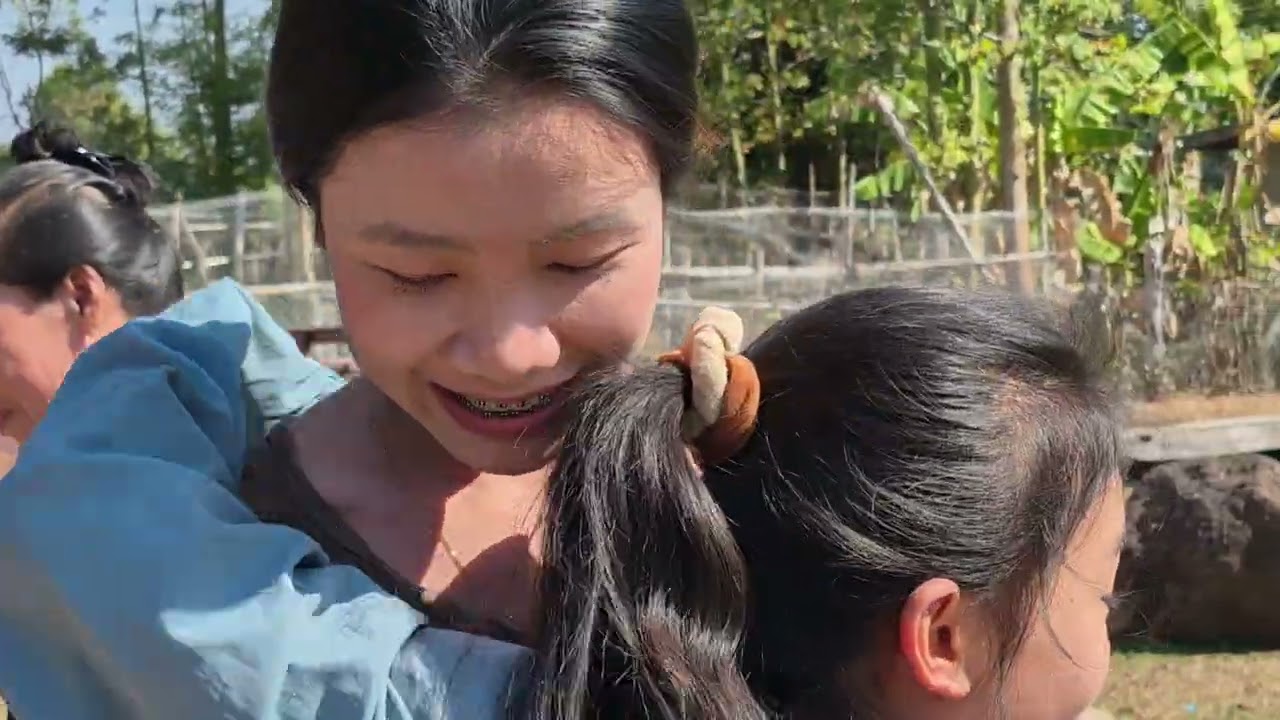 ธิดาลาวอาบน้ำสองโอพะนะ