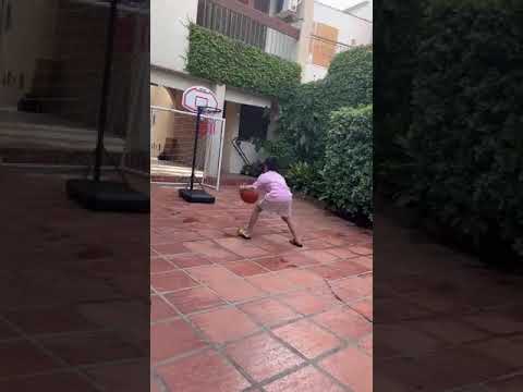 ⁣yo jugando al basket