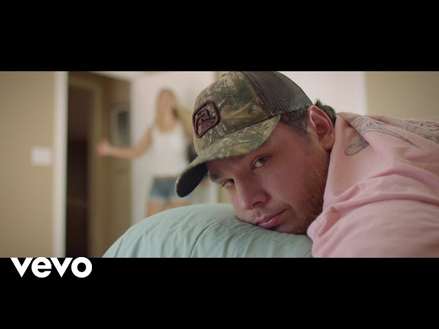 Luke Combs - When It Rains It Pours (paroles en français) class=