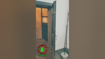 Safe Technician @EdwardMann at @fasteddyskeysexpress Repair Combination Change & Installed