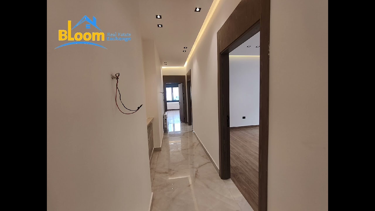 شقة طابق اول للبيع في حي الصحابة رجم عميش. 