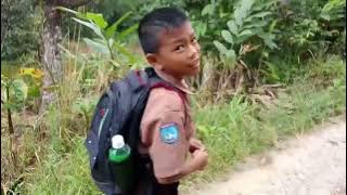 PERGI KE SEKOLAHAN 😂