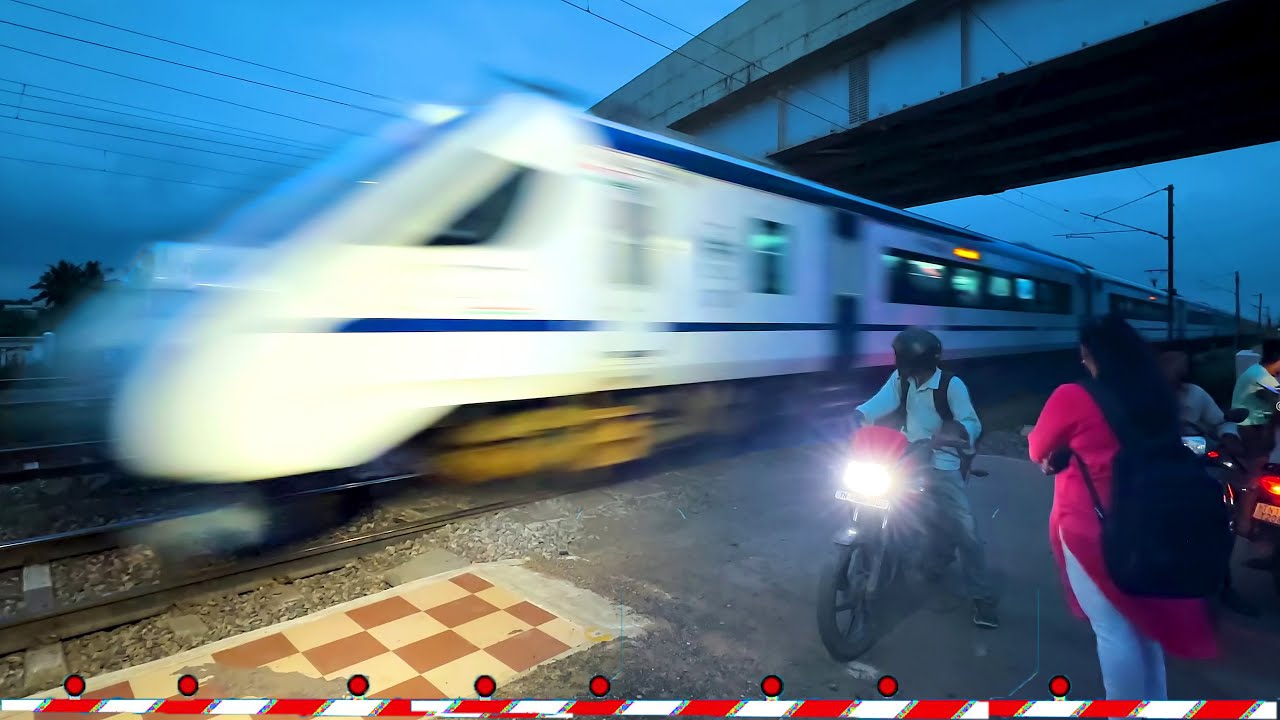 30 HIGH SPEED TRAINS Crossing RAILROAD CROSSINGS  Level Crossings  Indian Railways Trains