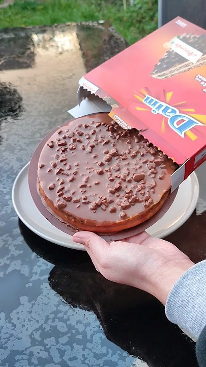 Everyone's all time favorite Daim cake #asmr #chocolatecake #desserts