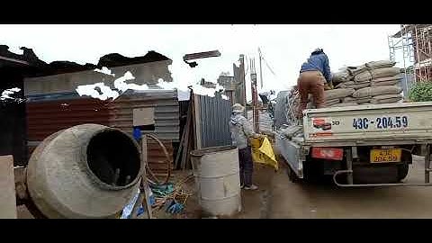 Bốc xếp xi măng vào kho để phục vụ khách hàng | Công việc hằng ngày