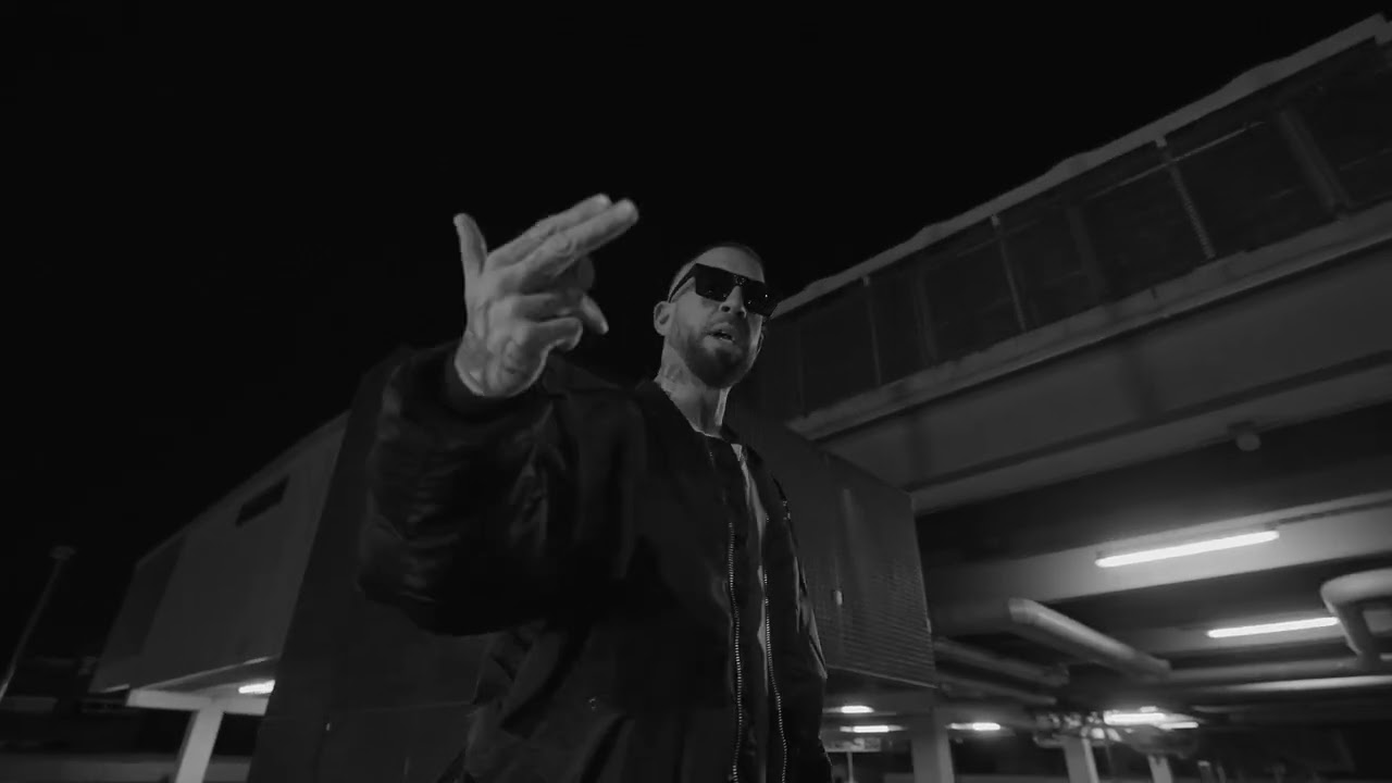 Obejrzyj SILLA - MESSERKLINGE (OFFICIAL HD VIDEO) Prod. by NIZA & Hittek w YouTube Obejrzyj SILLA - MESSERKLINGE (OFFICIAL HD VIDEO) Prod. by NIZA & Hittek w YouTube