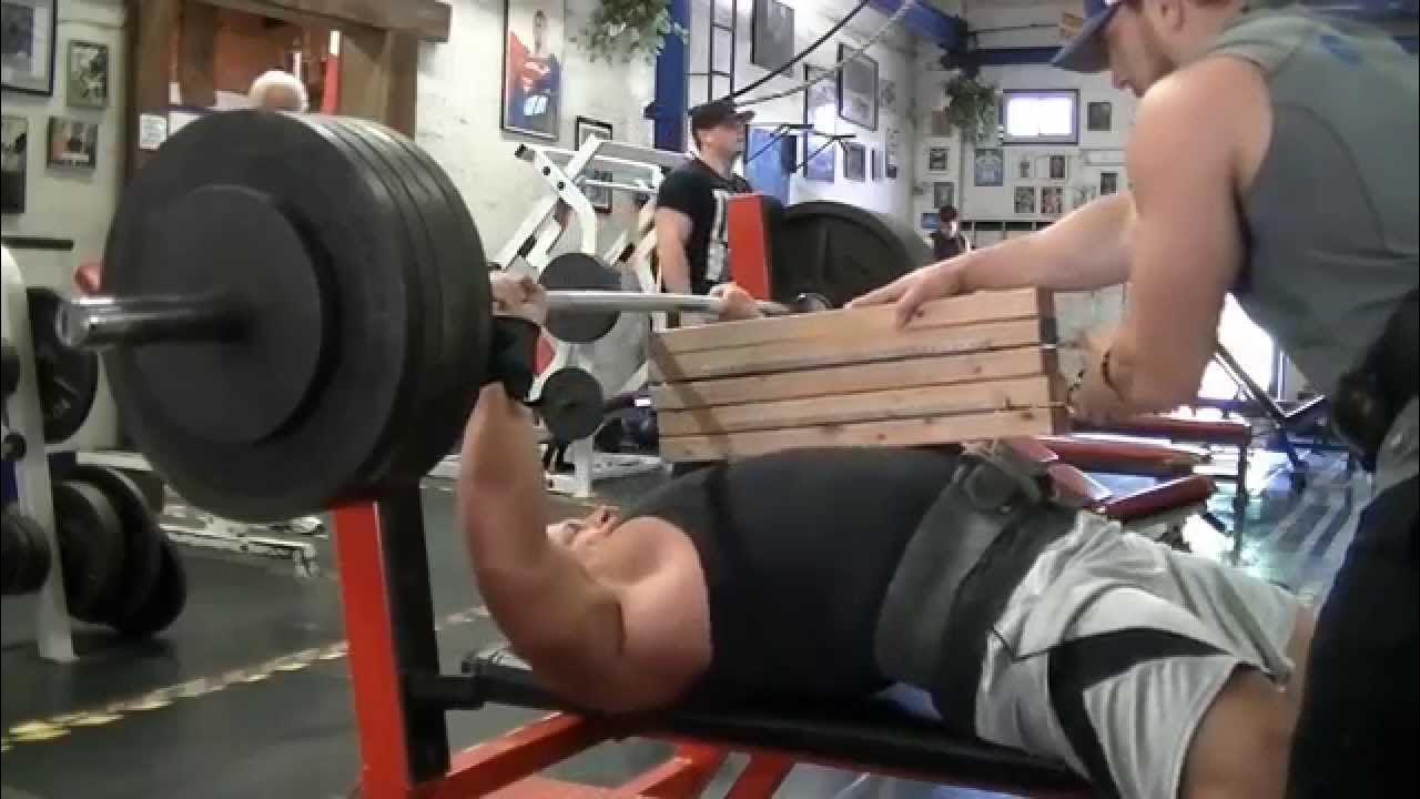 Что такое дожим. Борцовский мостик. Дожим с бруска жим лёжа. Что такое дожим. Брусок для жима лежа.