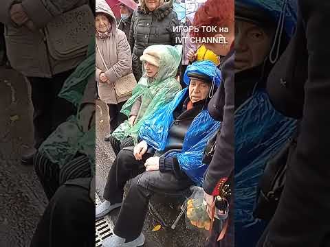 ДМИТРИЙ ХВОРОСТОВСКИЙ. РОДИТЕЛИ У МОГИЛЫ СЫНА