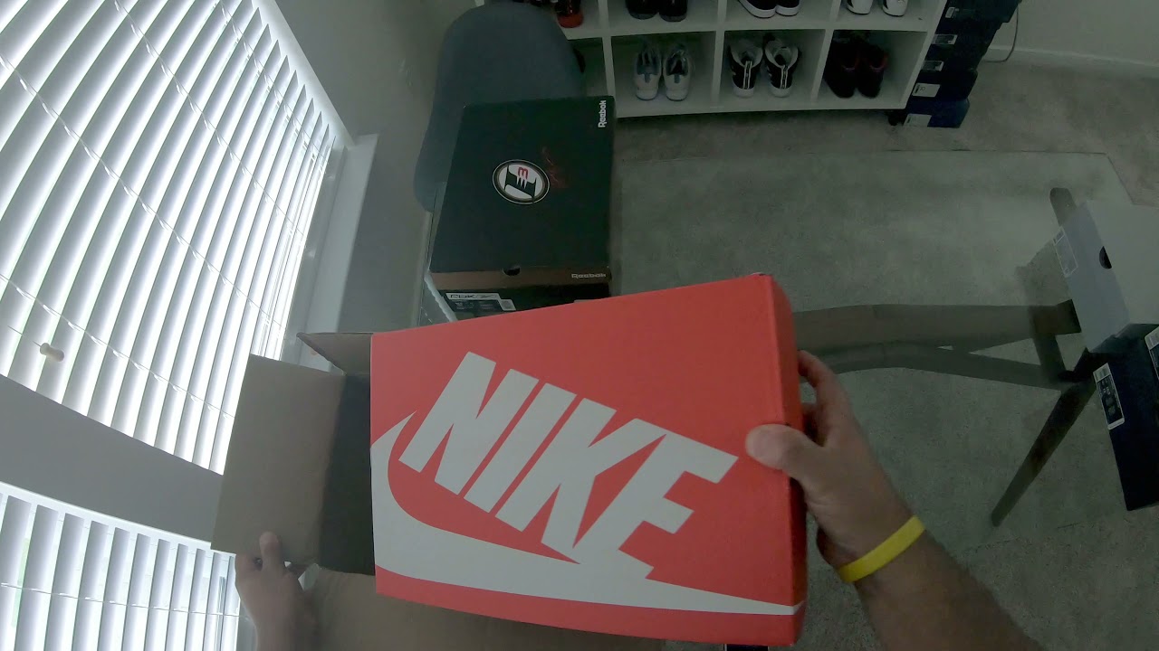 cherry vapormax plus