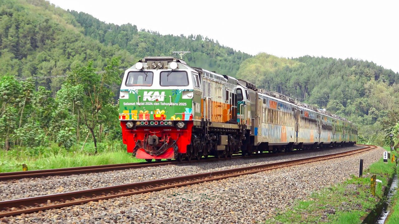 KERETA API PANJANG‼️ MENEMUKAN 35 KERETA API DITARIK LOKOMOTIF STIKER MERAH DAN HIJAU