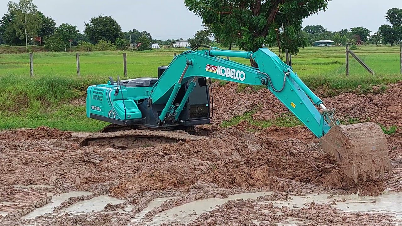 จัดว่าใหญ่ kobelco sk210lc-10 บุ้งกี๋ 1.1 คิว ลงลอกโคลนบ่อเก่า excavator EP.8612