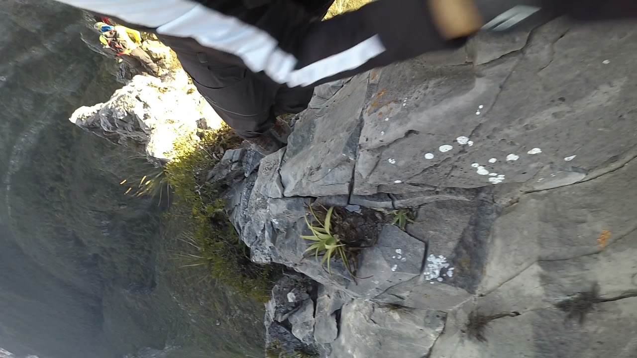 Descenso cresta conexión Pico Piloto - Pico Lobos, Cerro de las Mitras, Monterrey, Nuevo León.