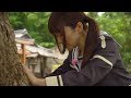 木と對話おする照井春佳